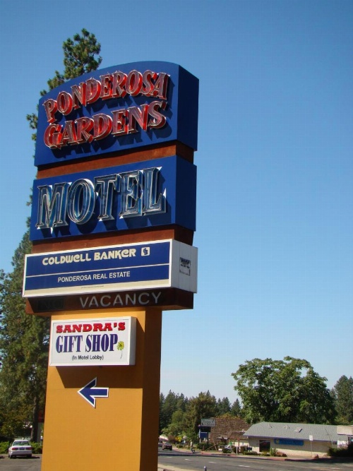 Ponderosa Gardens Motel image 5